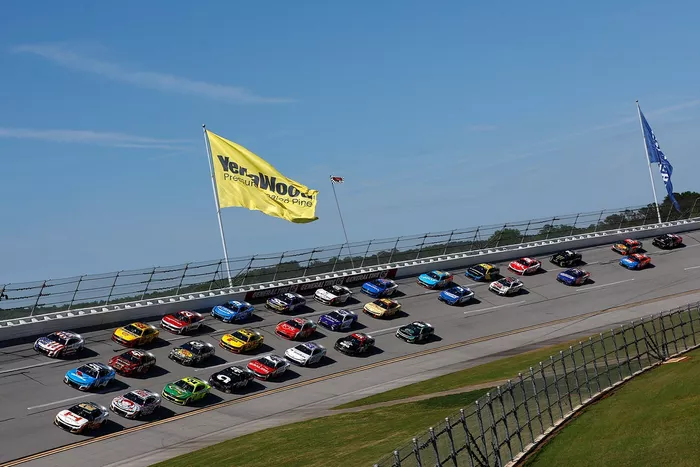 Ross Chastain, Trackhouse Racing Chevrolet, William Byron, Hendrick Motorsports Chevrolet