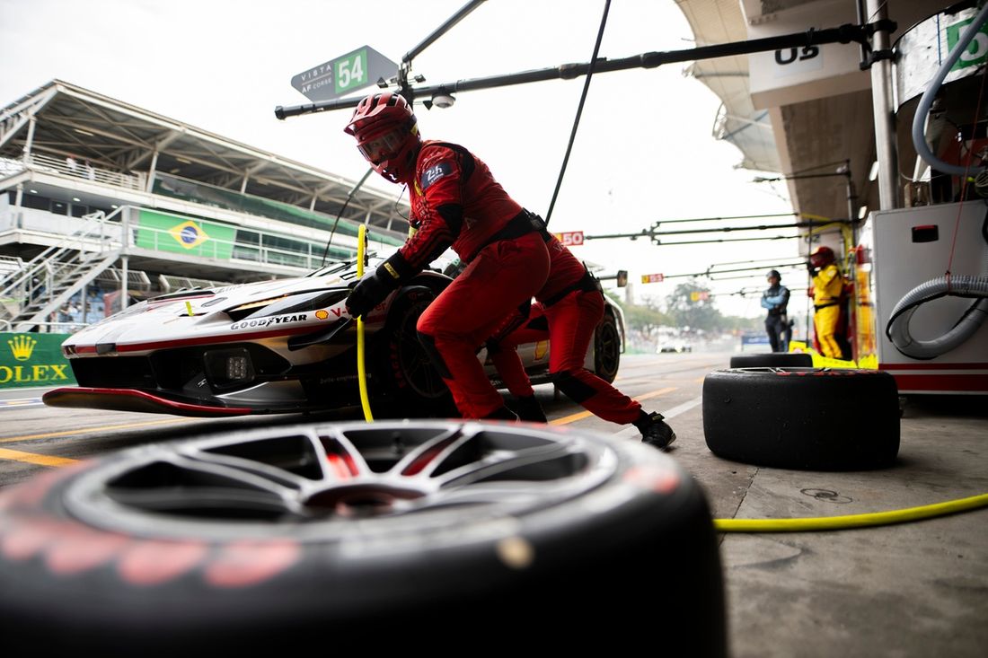 #54 Vista AF Corse Ferrari 296 LMGT3: Thomas Flohr, Francesco Castellacci, Davide Rigon