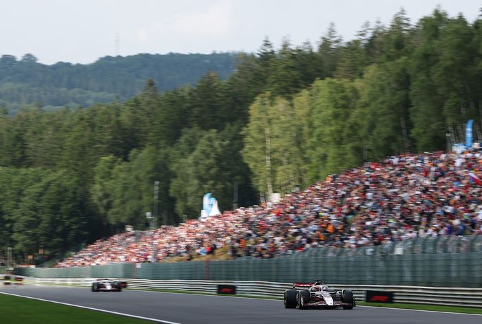 Esteban Ocon, Haas F1 Team, Oliver Bearman, Haas F1 Team