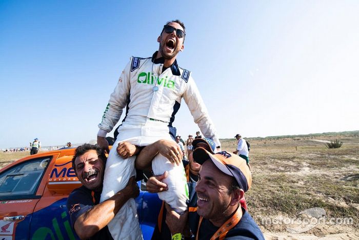 Lucas Moraes comemorando o título do Sertões 2019
