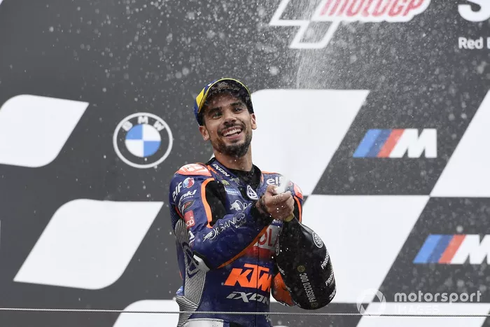 Podio: ganador de la carrera Miguel Oliveira, Red Bull KTM Tech 3