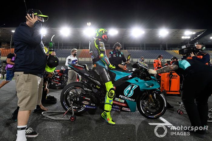 Valentino Rossi, Petronas Yamaha SRT y en primer plano Uccio Sulucci