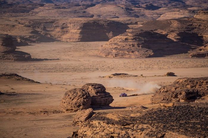 #304 Toyota Gazoo Racing: Giniel De Villiers, Alex Haro Bravo