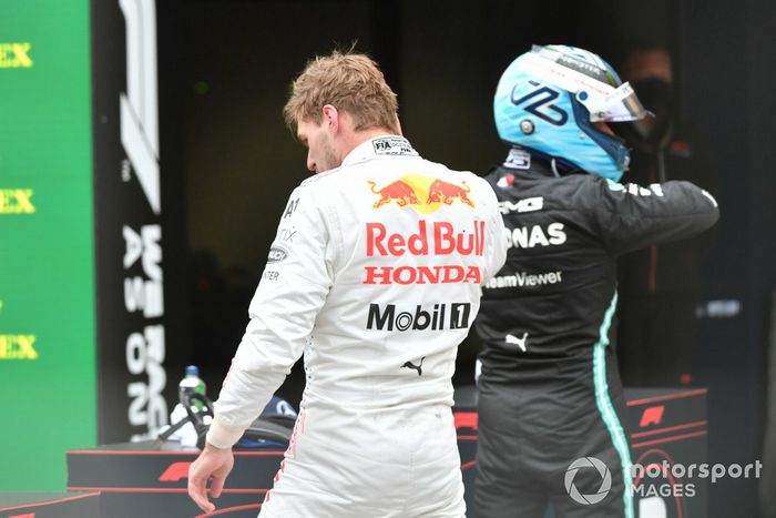 Max Verstappen, Red Bull Racing, 2ª posición, y Valtteri Bottas, Mercedes, 1ª posición, en el Parc Ferme