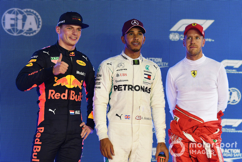 Max Verstappen, Red Bull Racing, Lewis Hamilton, Mercedes AMG F1 et Sebastian Vettel, Ferrari dans le Parc Fermé