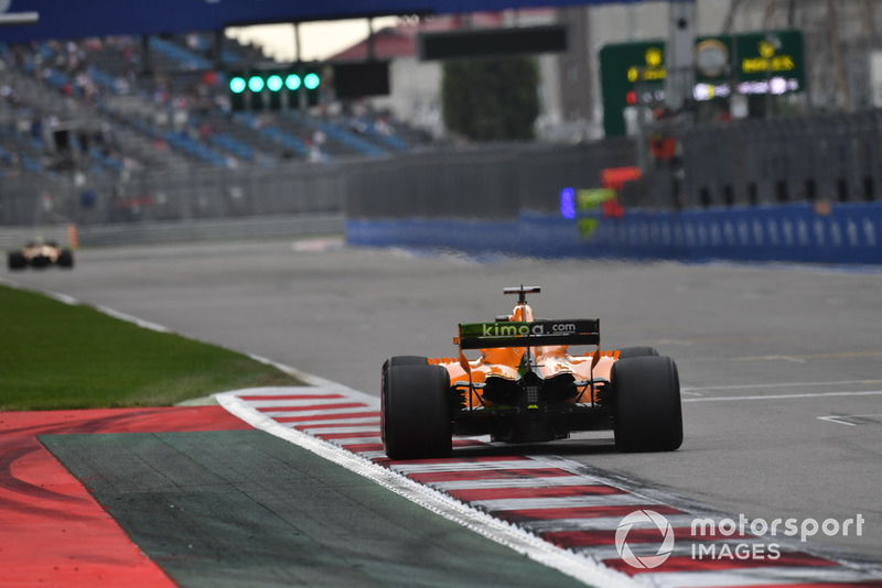 Fernando Alonso, McLaren MCL33 con parafina