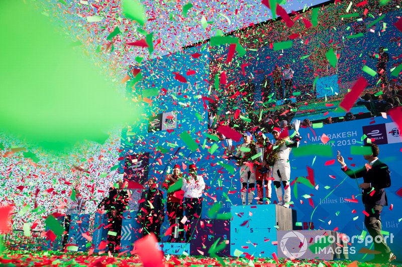 Confetti op het podium met Robin Frijns, Envision Virgin Racing, 2e plaats, Jérôme d'Ambrosio, Mahindra Racing, 1e plaats, Sam Bird, Envision Virgin Racing, 3e plaats