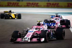 Esteban Ocon, Racing Point Force India VJM11 devant Sergio Perez, Racing Point Force India VJM11 