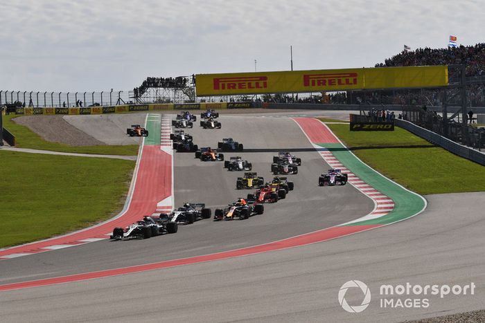 Lewis Hamilton, Mercedes-AMG F1 W09, Valtteri Bottas, Mercedes-AMG F1 W09 y Daniel Ricciardo, Red Bull Racing RB14