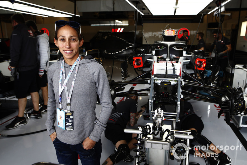 La coureuse Desiree Lindon chez Haas F1 Team