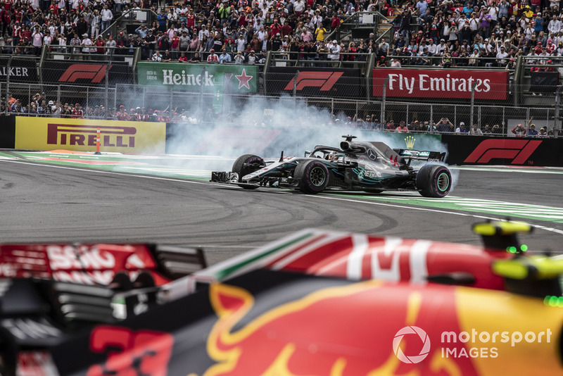 Льюіс Хемілтон, Mercedes AMG F1 W09