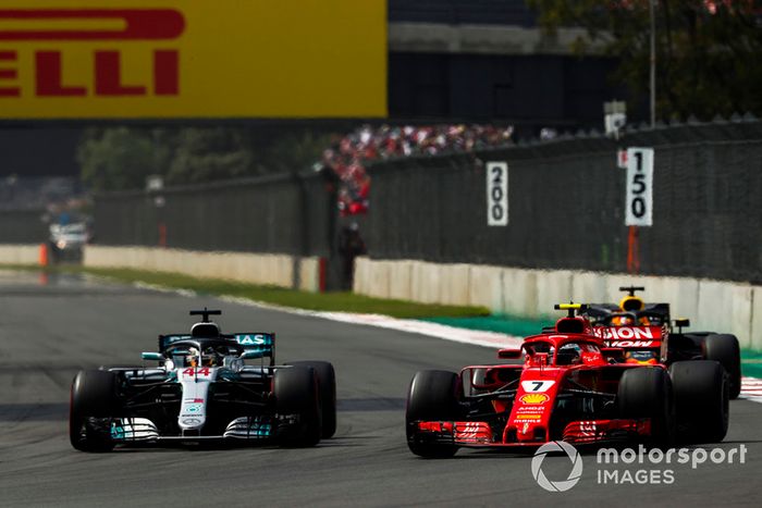 Kimi Raikkonen, Ferrari SF71H, Lewis Hamilton, Mercedes AMG F1 W09 EQ Power+