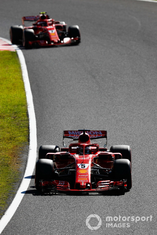 Sebastian Vettel, Ferrari SF71H, precede Kimi Raikkonen, Ferrari SF71H