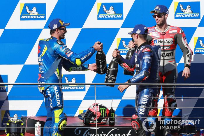 Ganador Maverick Viñales, Yamaha Factory Racing, segundo Andrea Iannone, Team Suzuki MotoGP,tercero Andrea Dovizioso, Ducati Team