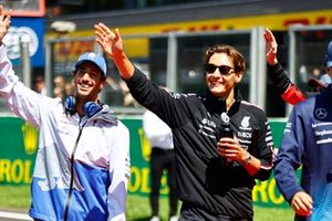 Daniel Ricciardo, Visa Cash App RB F1 Team, George Russell, Mercedes-AMG F1 Team, Alex Albon, Williams Racing, en el desfile de pilotos. 