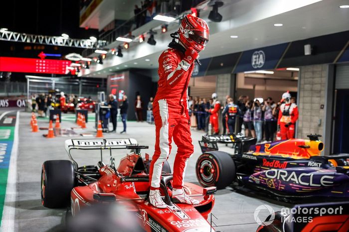 Ganador de la pole Charles Leclerc, Scuderia Ferrari, llega al Parc Ferme
