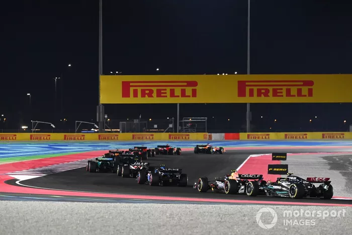 Pierre Gasly, Alpine A523, Sergio Pérez, Red Bull Racing RB19, Lewis Hamilton, Mercedes F1 W14