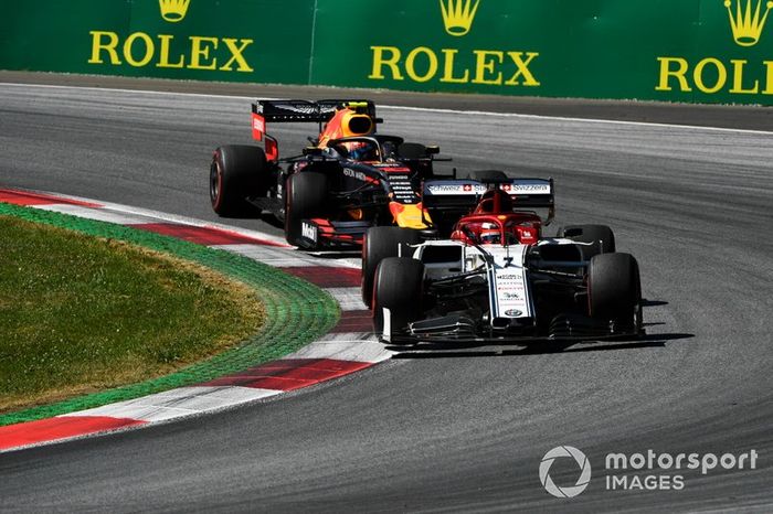 Kimi Raikkonen, Alfa Romeo Racing C38, Pierre Gasly, Red Bull Racing RB15