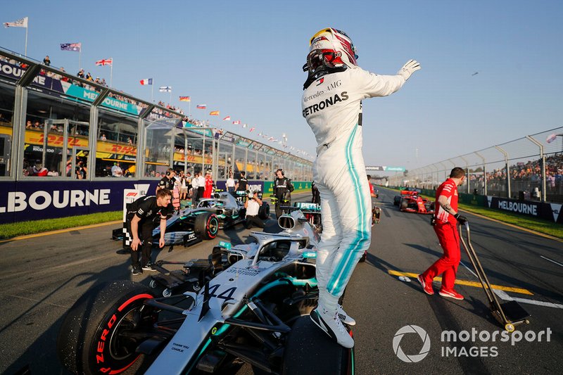 Pole Sitter celebrates Lewis Hamilton, Mercedes AMG F1 in Parc Ferme