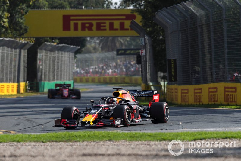 Max Verstappen, Red Bull Racing RB15, precede Charles Leclerc, Ferrari SF90