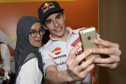 Marc Marquez, Repsol Honda Team met fan
