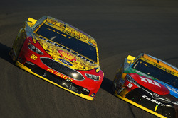 Joey Logano, Team Penske Ford, Kyle Busch, Joe Gibbs Racing Toyota