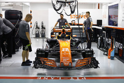 The car of Stoffel Vandoorne, McLaren MCL32, waits in the garage