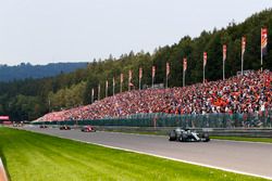 Valtteri Bottas, Mercedes AMG F1 W08, Kimi Raikkonen, Ferrari SF70