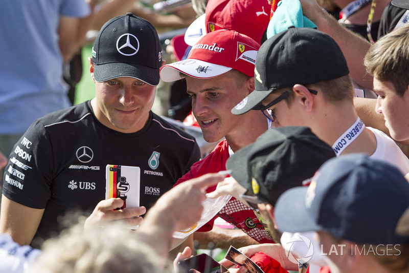 Valtteri Bottas, Mercedes AMG F1, mit Fans