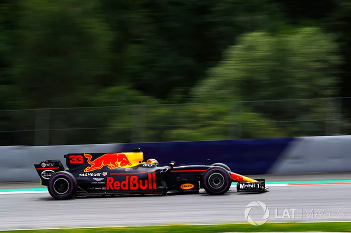 Max Verstappen ficou a 0s087 do companheiro de equipe e abre a terceira fila.