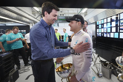 Toto Wolff, Executive Director Mercedes AMG F1, Valtteri Bottas, Mercedes AMG F1