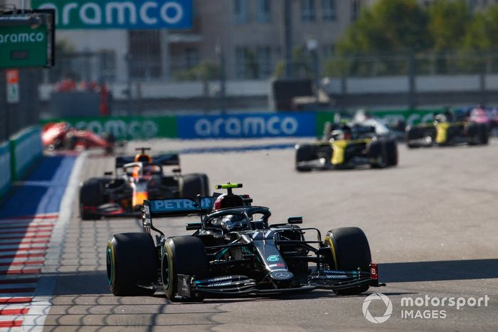 Valtteri Bottas, Mercedes F1 W11, Max Verstappen, Red Bull Racing RB16, Esteban Ocon, Renault F1 Team R.S.20