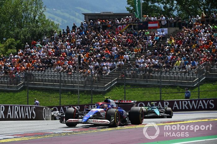 Yuki Tsunoda, RB F1 Team VCARB 01, Fernando Alonso, Aston Martin AMR24