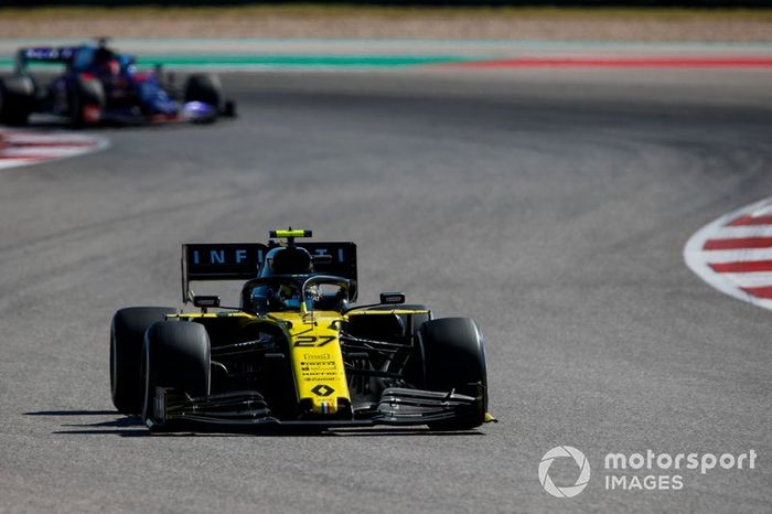 Nico Hulkenberg, Renault F1 Team R.S. 19, precede Daniil Kvyat, Toro Rosso STR14