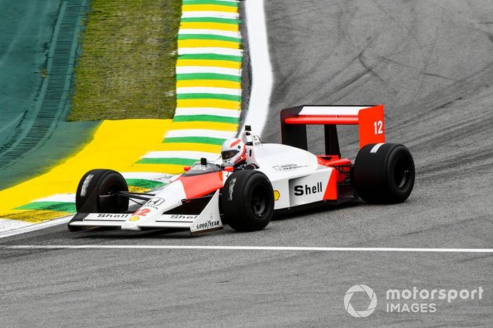 Martin Brundle conduce el McLaren MP4/4