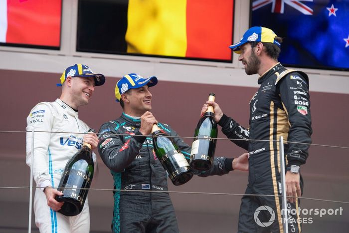 Podio: El ganador, Stoffel Vandoorne, Mercedes-Benz EQ, segundo, Mitch Evans, Jaguar Racing, tercero, Jean-Eric Vergne, DS Techeetah