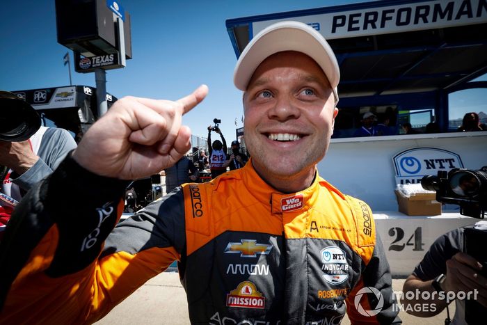 Ganador de la pole Felix Rosenqvist, Arrow McLaren SP Chevrolet