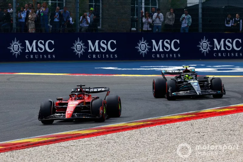 Charles Leclerc, Ferrari SF-23, Lewis Hamilton, Mercedes F1 W14