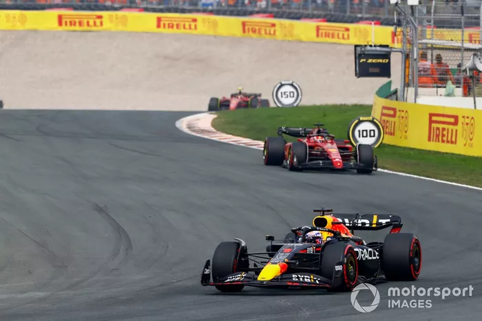 Max Verstappen, Red Bull Racing RB18, Charles Leclerc, Ferrari F1-75, Carlos Sainz, Ferrari F1-75
