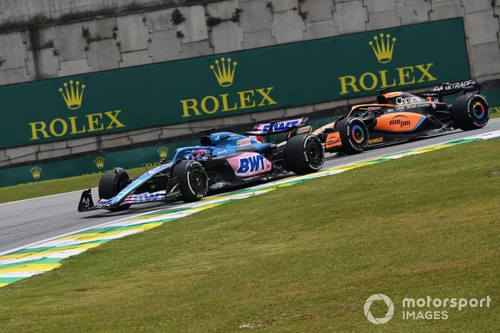 Fernando Alonso, Alpine A522, Daniel Ricciardo, McLaren MCL36