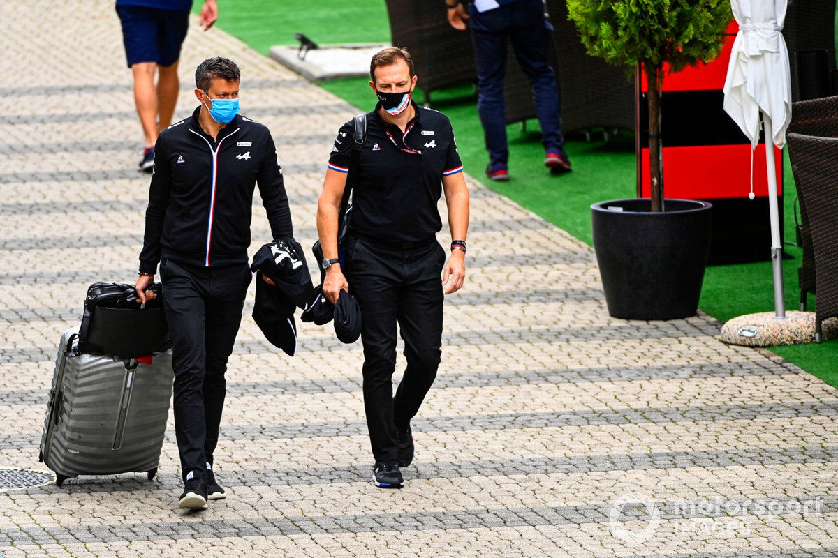 Marcin Budkowski, director ejecutivo, Alpine F1, y Laurent Rossi, CEO, Alpine F1