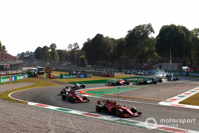Charles Leclerc, Ferrari SF21, Carlos Sainz Jr., Ferrari SF21, Antonio Giovinazzi, Alfa Romeo Racing C41