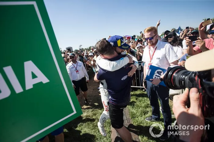 Ganador, Sam Bird, Envision Virgin Racing abraza a Leon Price