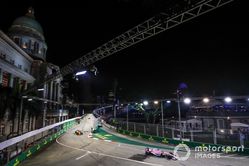 Sergio Perez, Racing Point Force India VJM11, Stoffel Vandoorne, McLaren MCL33