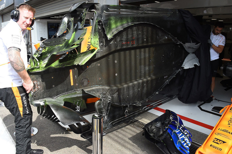 McLaren MCL33 floor with aero paint
