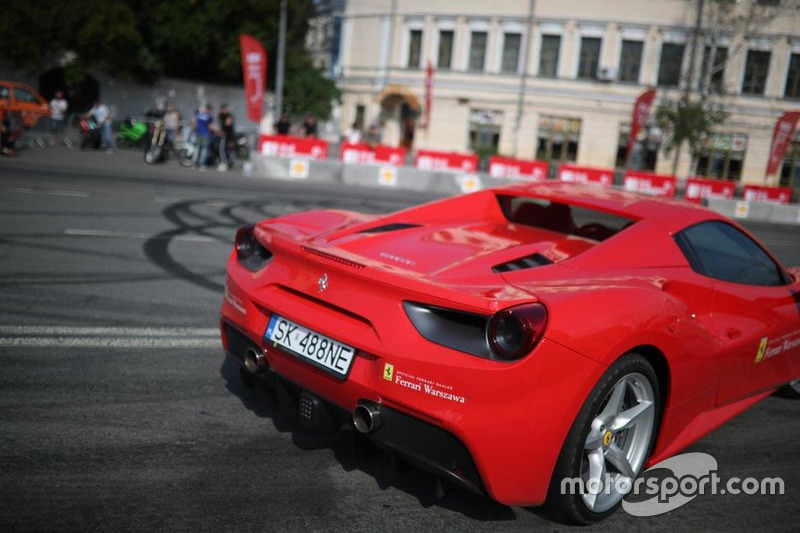 Марк Жене за кермом Ferrari