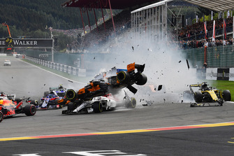 L'accident de Fernando Alonso, McLaren MCL33 au départ
