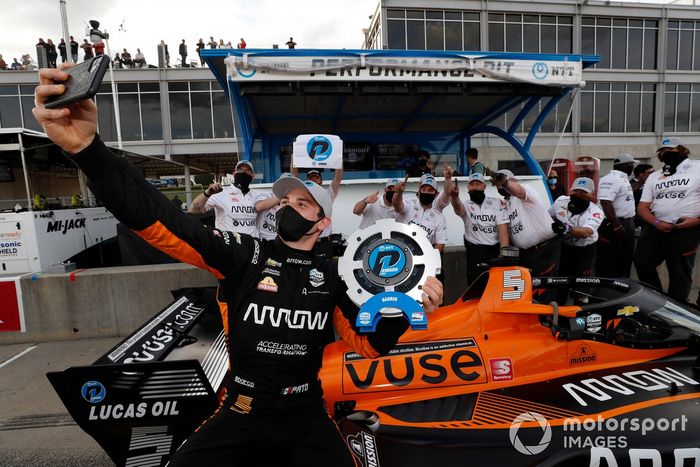Ganador de la pole Patricio O'Ward, Arrow McLaren SP Chevrolet