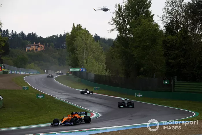 Lando Norris, McLaren MCL35M, Valtteri Bottas, Mercedes W12, George Russell, Williams FW43B