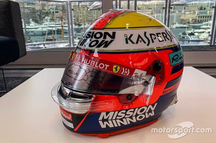 Casco de Charles Leclerc, Ferrari, para el GP de Mónaco
